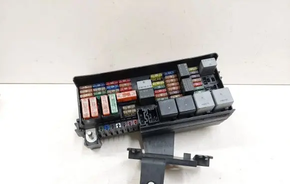 Mercedes-Benz R W251 Fuse module A1645402372 5072426 13583855