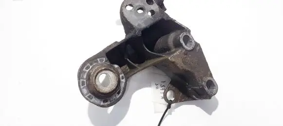 Audi A4 S4 B6 8E 8H Engine mounting bracket 8e0199352