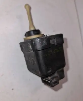 Volkswagen PASSAT B6 Headlight level adjustment motor 1K6941295