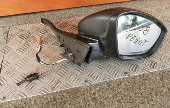 Peugeot 2008 I Manual wing mirror 