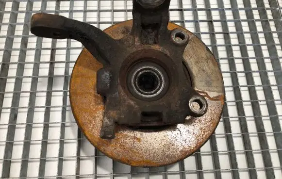 Volkswagen Transporter - Caravelle T4 Front wheel hub spindle knuckle 