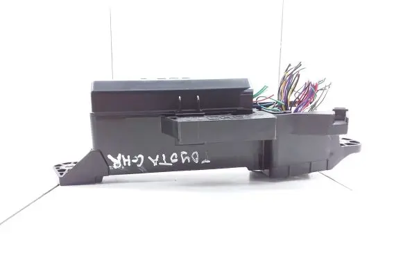 Toyota C-HR I Fuse module 71547921