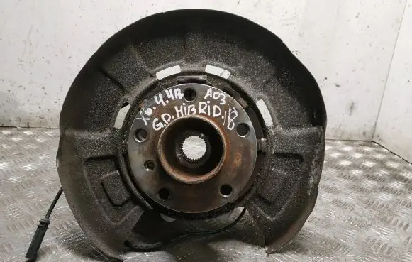 Rear wheel hub