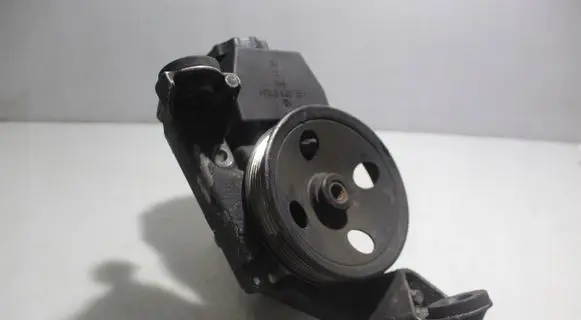 Mercedes-Benz C W203 Power steering pump