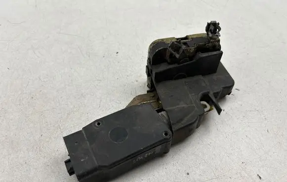 Volvo S40, V40 Front door lock