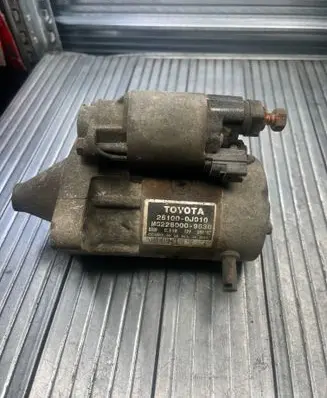 Toyota Yaris Starter motor 281000J010