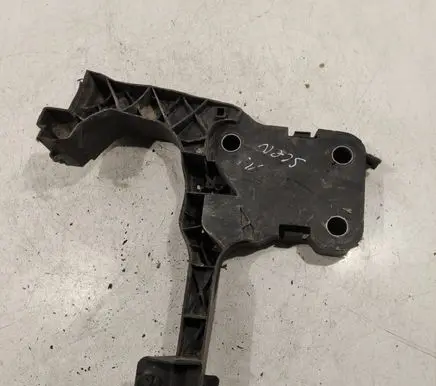Renault Scenic II - Grand scenic II Front bumper mounting bracket 8200137495