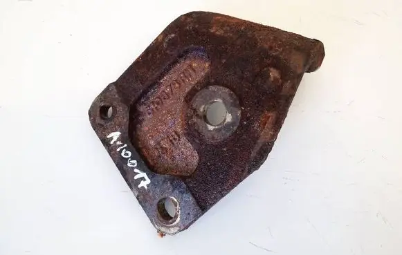 Nissan Quest Engine mounting bracket 610878rh