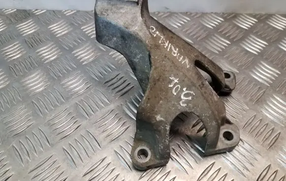 Audi A4 S4 B6 8E 8H Engine mounting bracket 8E0199307E