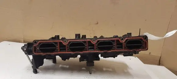 Volkswagen PASSAT B6 Intake manifold 06F133201N