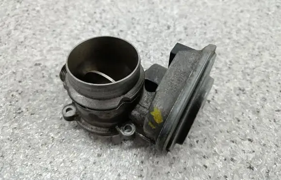 BMW 3 E90 E91 Throttle body valve 7791481