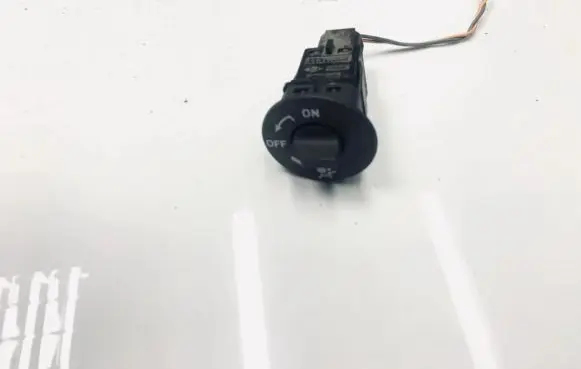 Passenger airbag on/off switch
