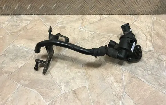 Volkswagen PASSAT B7 Engine coolant pipe/hose V7549004