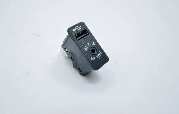 BMW X5 F15 USB socket connector 9266607