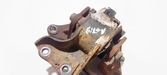 Mazda 6 Engine mount bracket