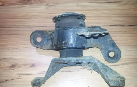Ford Mondeo MK II Engine mount bracket 97bb7m124cf