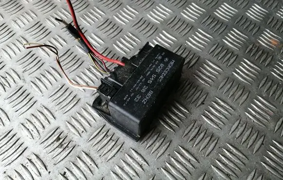 Mercedes-Benz Vito Viano W639 Glow plug pre-heat relay 0255452832