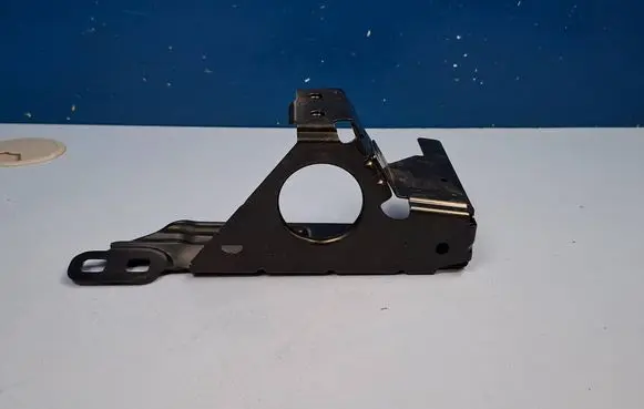 Headlight/headlamp mounting bracket