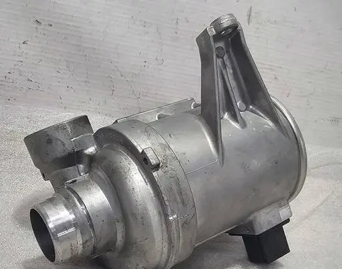 Volvo XC90 Water pump 31368715 31368419 702702580