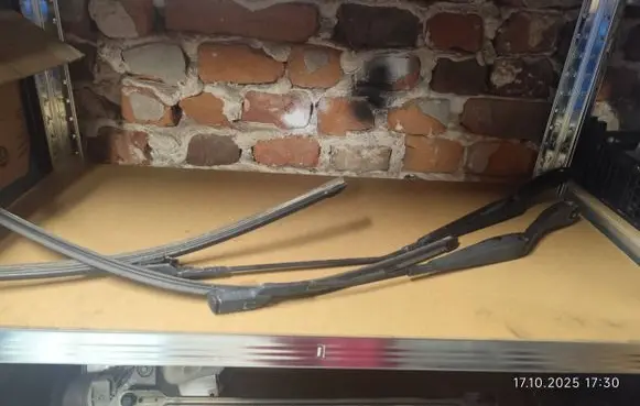 Volvo C30 Front wiper blade arm 31253998 31253999