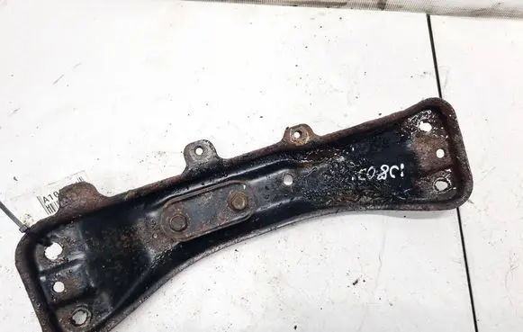 Subaru Legacy Engine mounting bracket