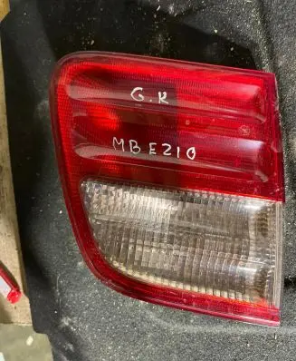 Mercedes-Benz E W210 Tailgate rear/tail lights A2108205964 32450102