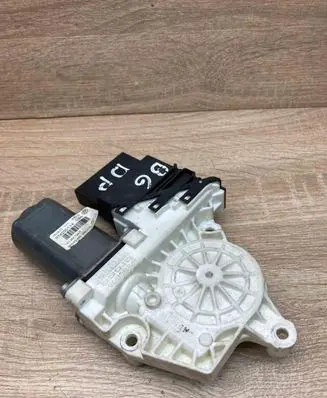 Volkswagen PASSAT B6 Rear door window regulator motor 1K0959704P 974200114