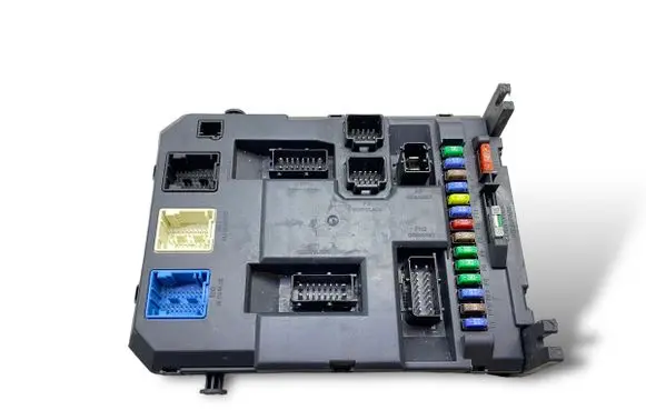 Citroen C3 Picasso Fuse module 9666952080 K5329
