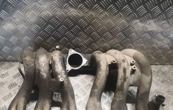 Mercedes-Benz E W211 Intake manifold 6130900737 A6130900737