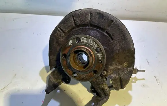 Skoda Fabia Mk2 (5J) Front wheel hub 