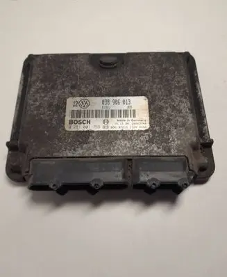 Volkswagen Golf IV Engine control unit/module 038906013 28SA3744 0281001759