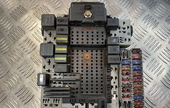 Volvo S80 Fuse box set 8688153 02W062