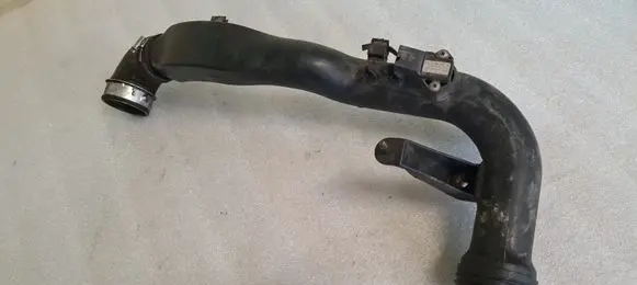 Volkswagen PASSAT B5.5 Intercooler hose/pipe 8E0145762B