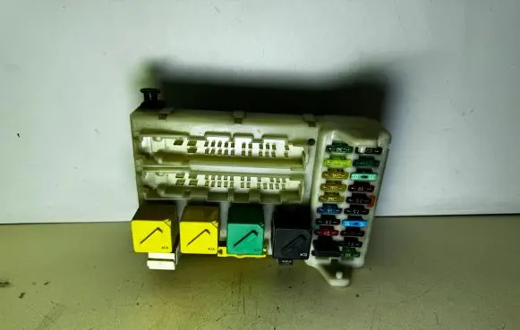 Ford Mondeo MK I Fuse module 93BG14K150AD 93BG14A073EF 93BG14K150
