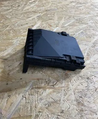 Volkswagen PASSAT B6 Fuse box cover 014189871 1K0937132F 017180061