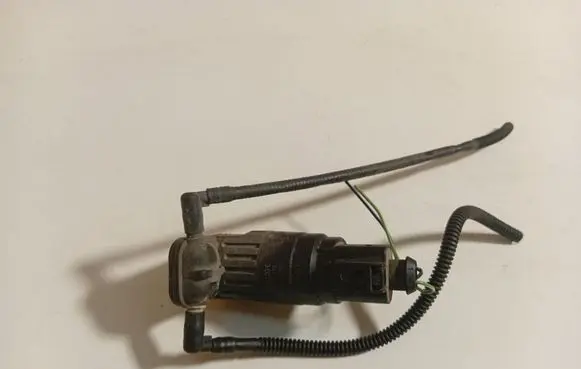 Audi A6 S6 C5 4B Windscreen/windshield washer pump 1K6955651