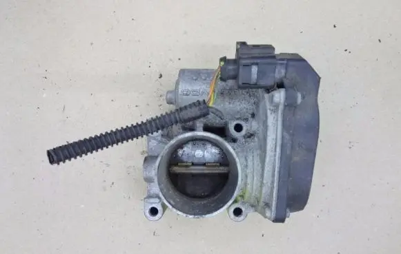 Volkswagen Polo V 6R Throttle body valve 03D133062F VD650