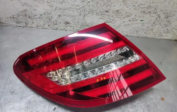Mercedes-Benz C W204 Rear/tail lights 2049060403