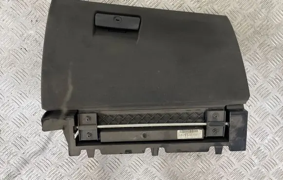 BMW X3 E83 Glove box