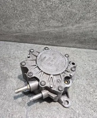 Volkswagen PASSAT B6 Vacuum pump 03G145209
