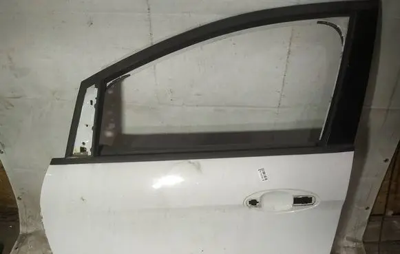 Ford C-MAX II Front door baltos