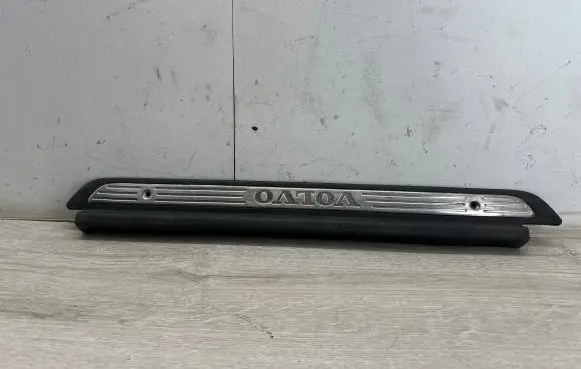 Volvo S40, V40 Front sill trim cover C130818422