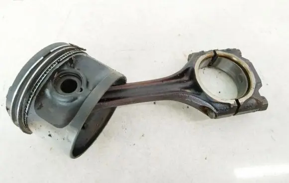 Volkswagen Golf III Piston with connecting rod 053f