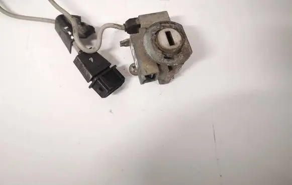 Audi A6 S6 C4 4A Front door lock (next to the handle) 