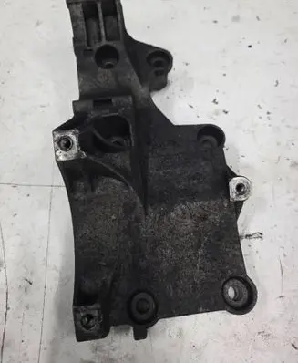 Audi A4 S4 B7 8E 8H Engine mounting bracket 036903143A