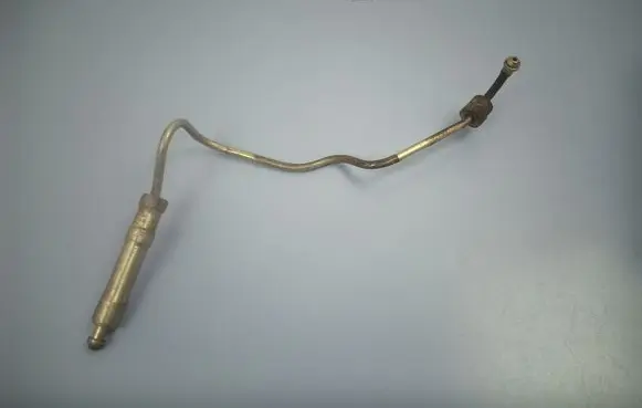 Mitsubishi Pajero Fuel injector supply line/pipe ME203145