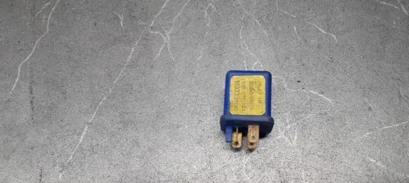 Nissan Patrol 4W60 Fuel pump relay 2523089975