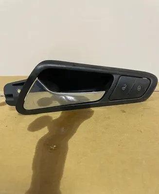 Volkswagen PASSAT B6 Front door interior handle 3C1837113