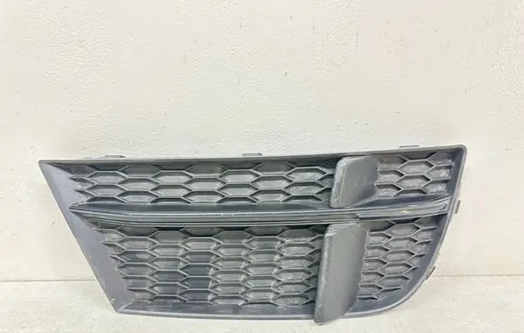 Audi A3 S3 8V Front bumper lower grill 8V3807682K 8V3807682 AU370373