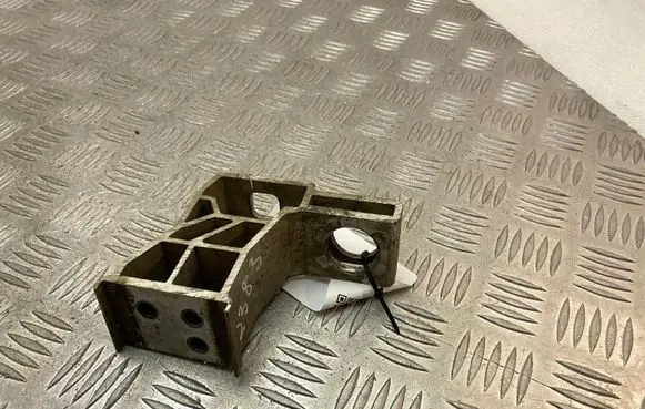 Radiator mount bracket
